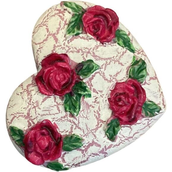 Heart-Shaped Pin With Red Roses Design & Lace-Like Pattern - Picture 4 of 5